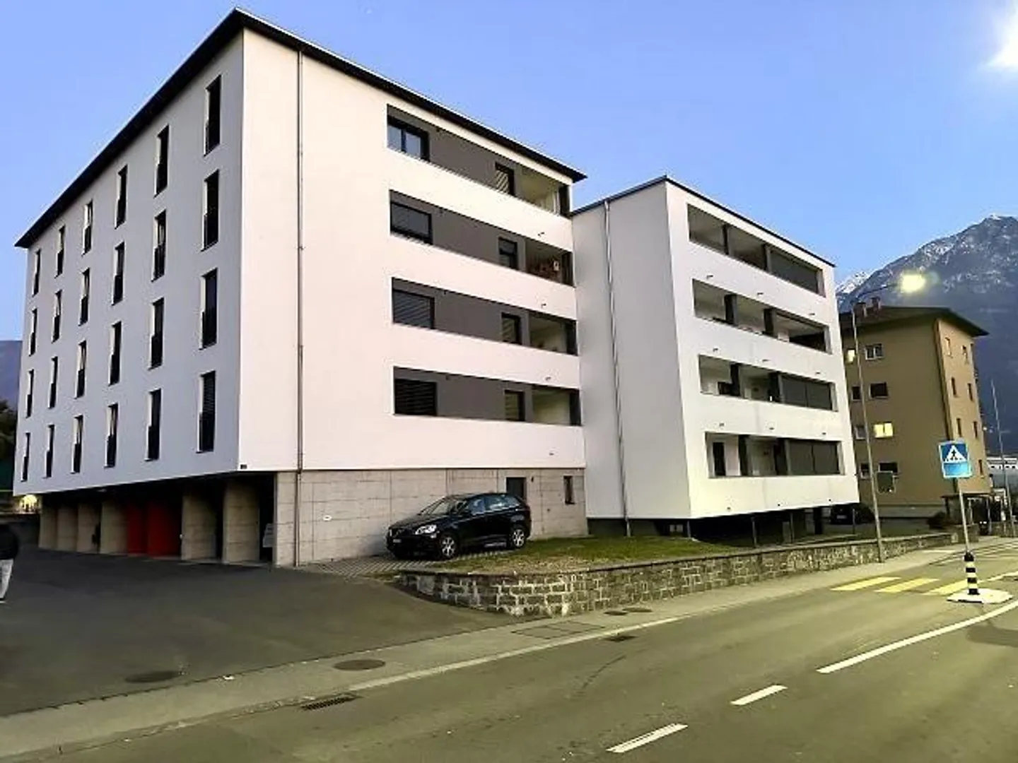 «3 1/2-Zimmer-Attika-Wohnung an sehr zentraler, ruhiger, sonniger Aussichtslage / appartamento attico di 3 1/2 loc, centrale, soleggiata e tranquilla» - Foto 15 di 16