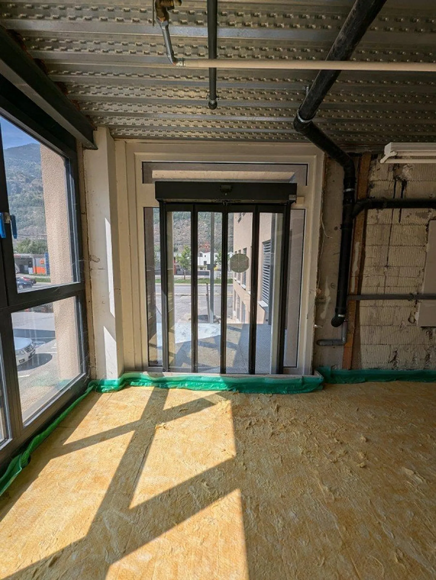 Espaces commerciaux et de bureaux dans une zone industrielle émergente - Photo 5 sur 13