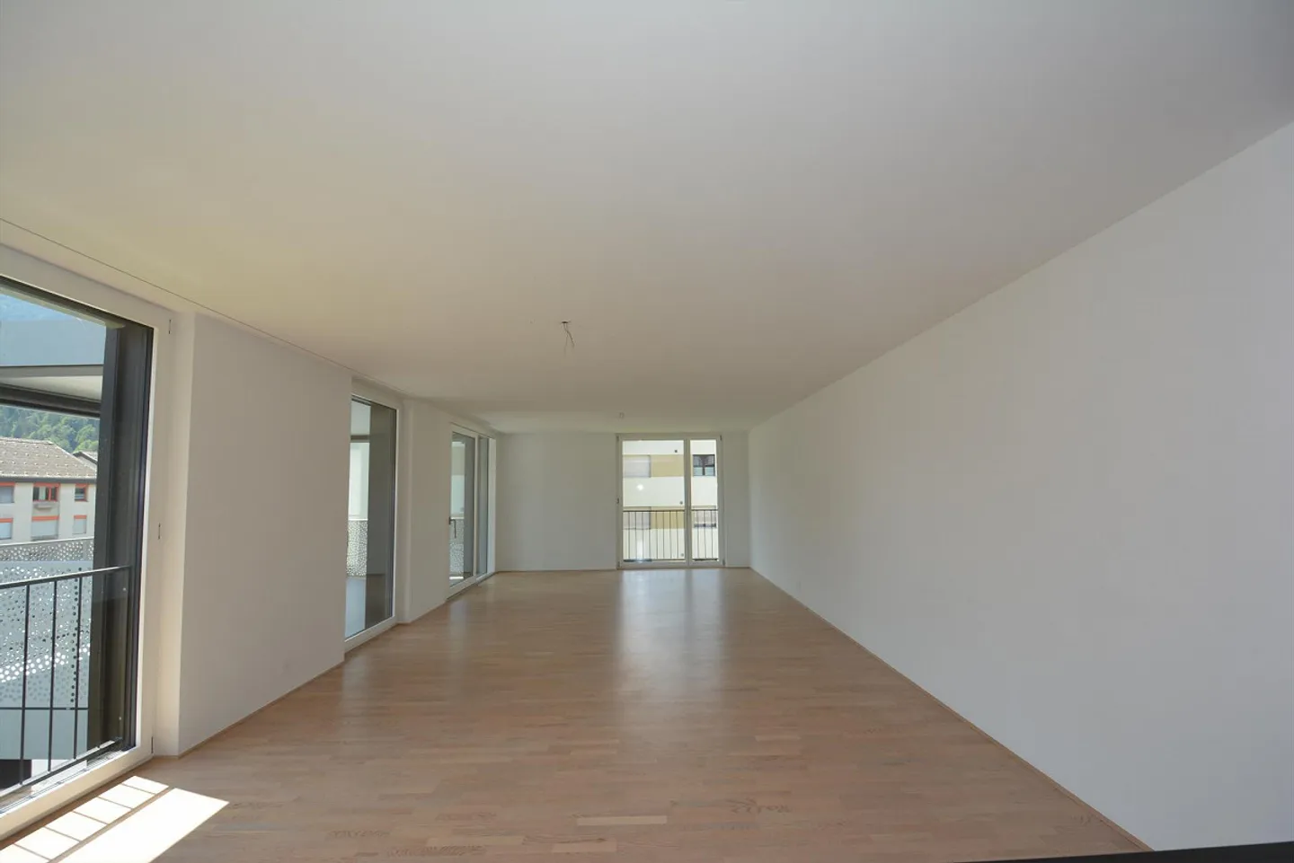 Appartement moderne de 4,5 pièces - Photo 2 sur 6