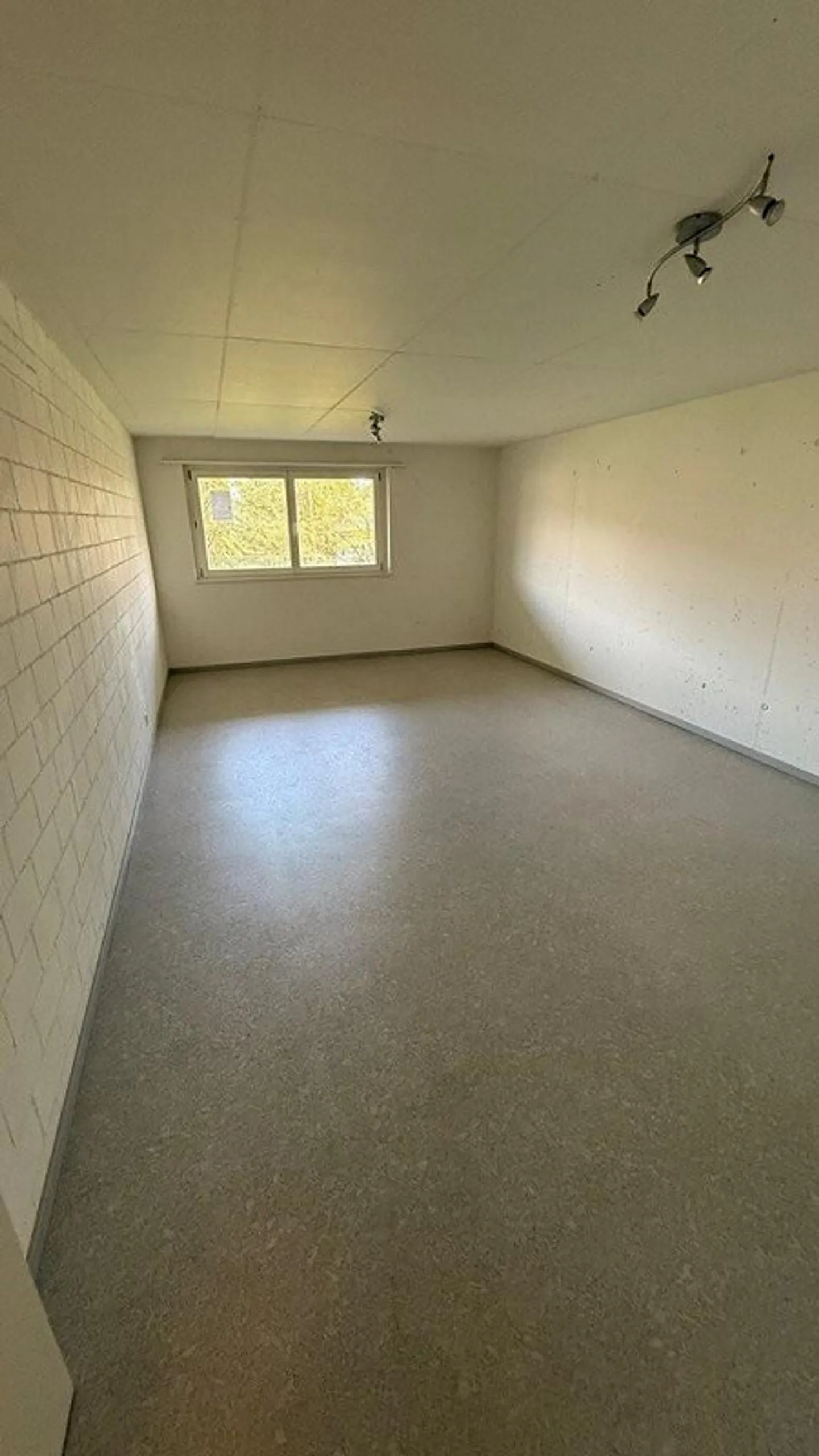 Salle de bricolage cherche nouveau locataire - Photo 2 sur 4