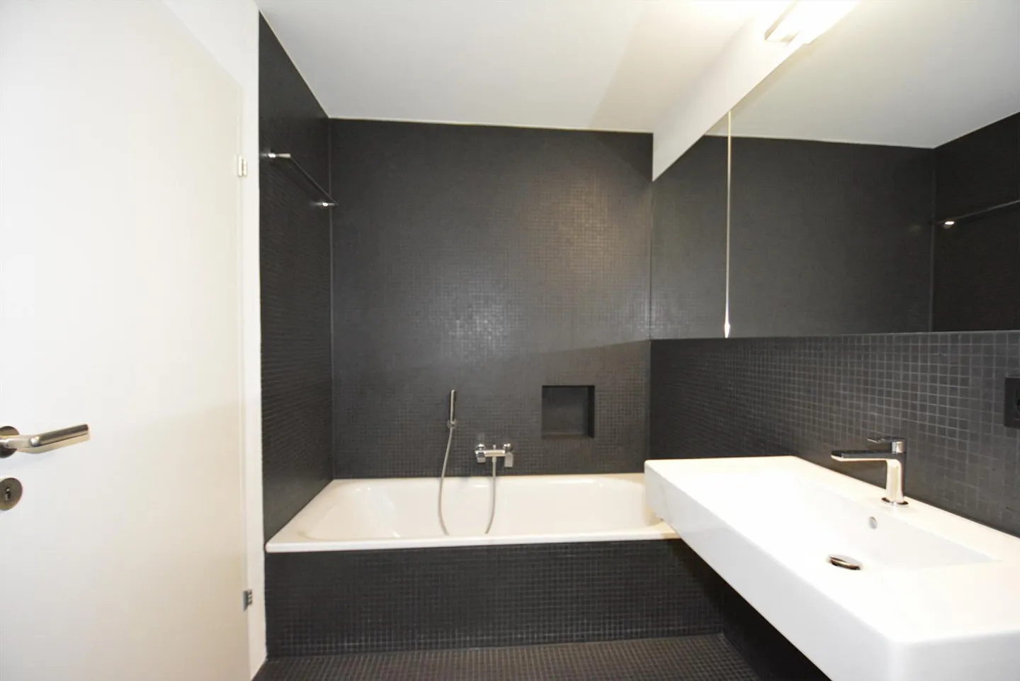 Appartement moderne de 4,5 pièces - Photo 4 sur 6