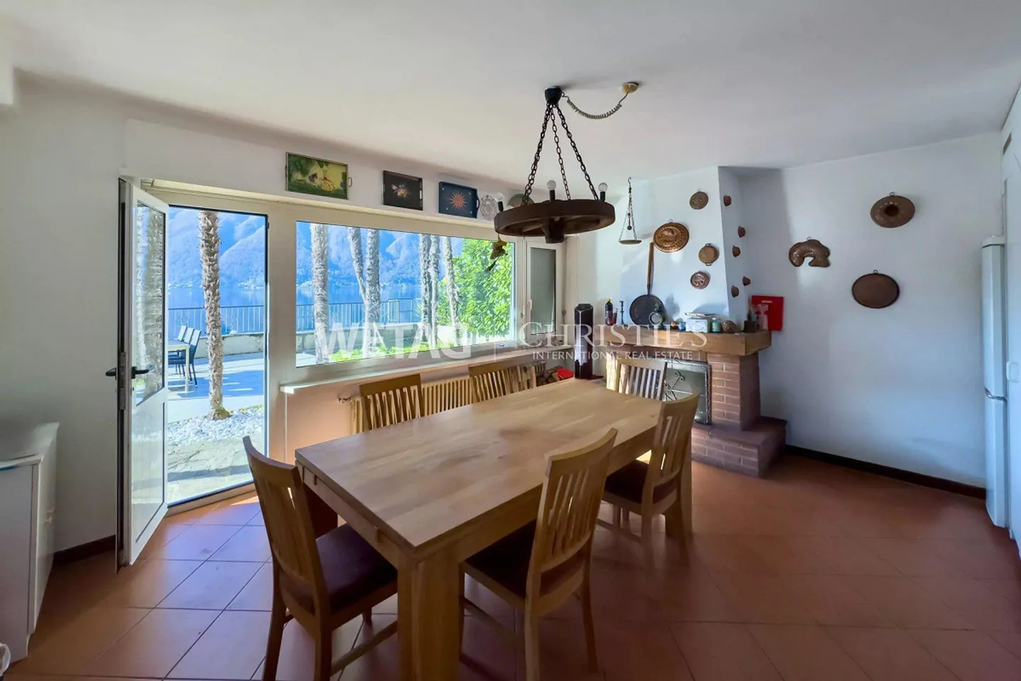 Villa exclusive au bord du lac à Lugano-Bissone à vendre, avec 2 places de bateau couvertes et 3 au quai, possible comme résidence secondaire - Photo 4 sur 13