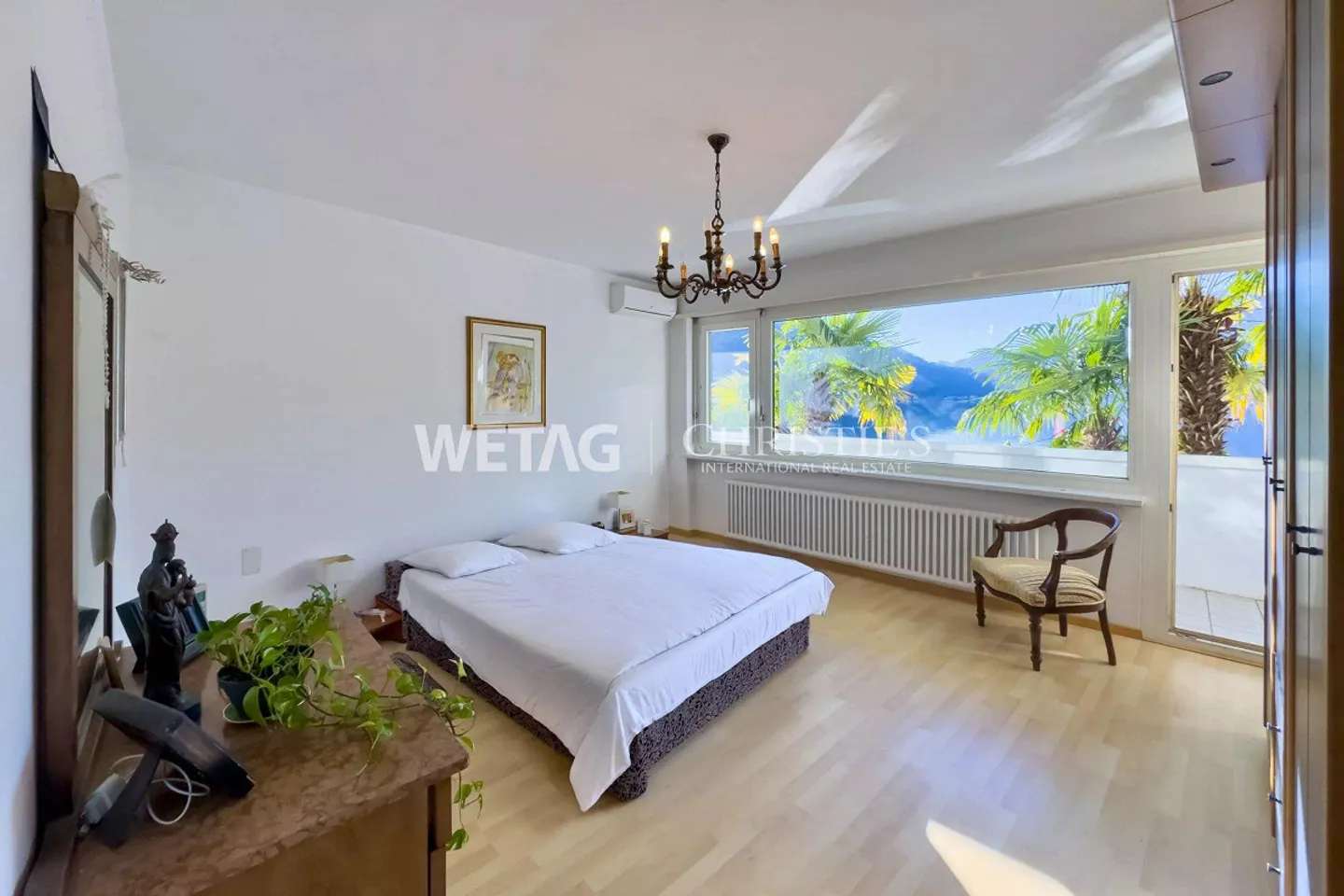 Villa exclusive au bord du lac à Lugano-Bissone à vendre, avec 2 places de bateau couvertes et 3 au quai, possible comme résidence secondaire - Photo 5 sur 13