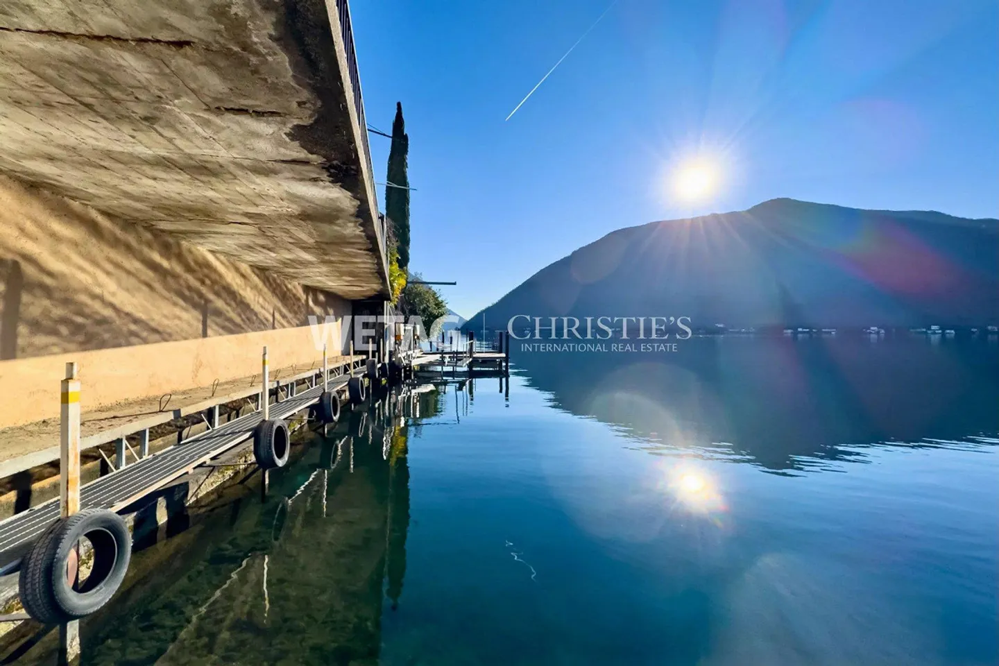 Villa exclusive au bord du lac à Lugano-Bissone à vendre, avec 2 places de bateau couvertes et 3 au quai, possible comme résidence secondaire - Photo 6 sur 13