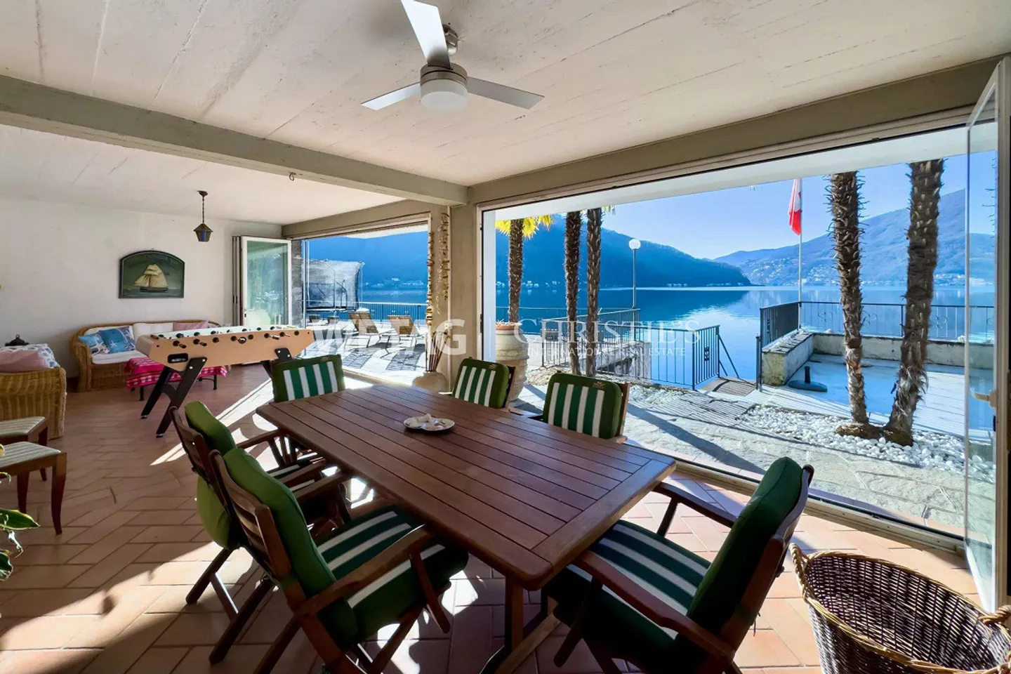 Villa exclusive au bord du lac à Lugano-Bissone à vendre, avec 2 places de bateau couvertes et 3 au quai, possible comme résidence secondaire - Photo 9 sur 13
