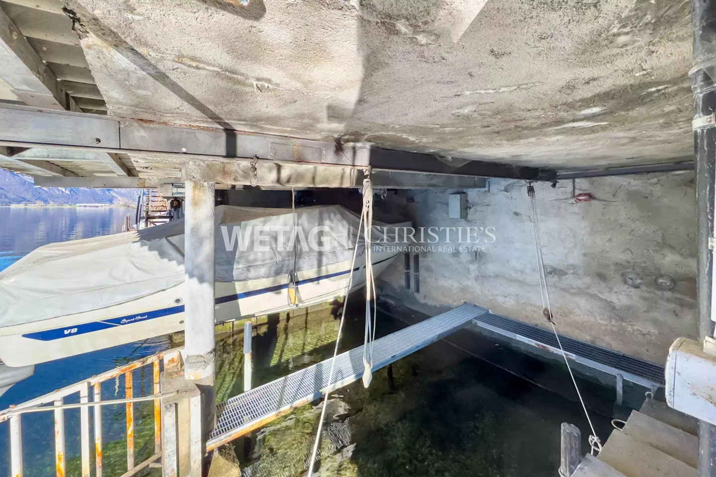 Villa exclusive au bord du lac à Lugano-Bissone à vendre, avec 2 places de bateau couvertes et 3 au quai, possible comme résidence secondaire - Photo 10 sur 13
