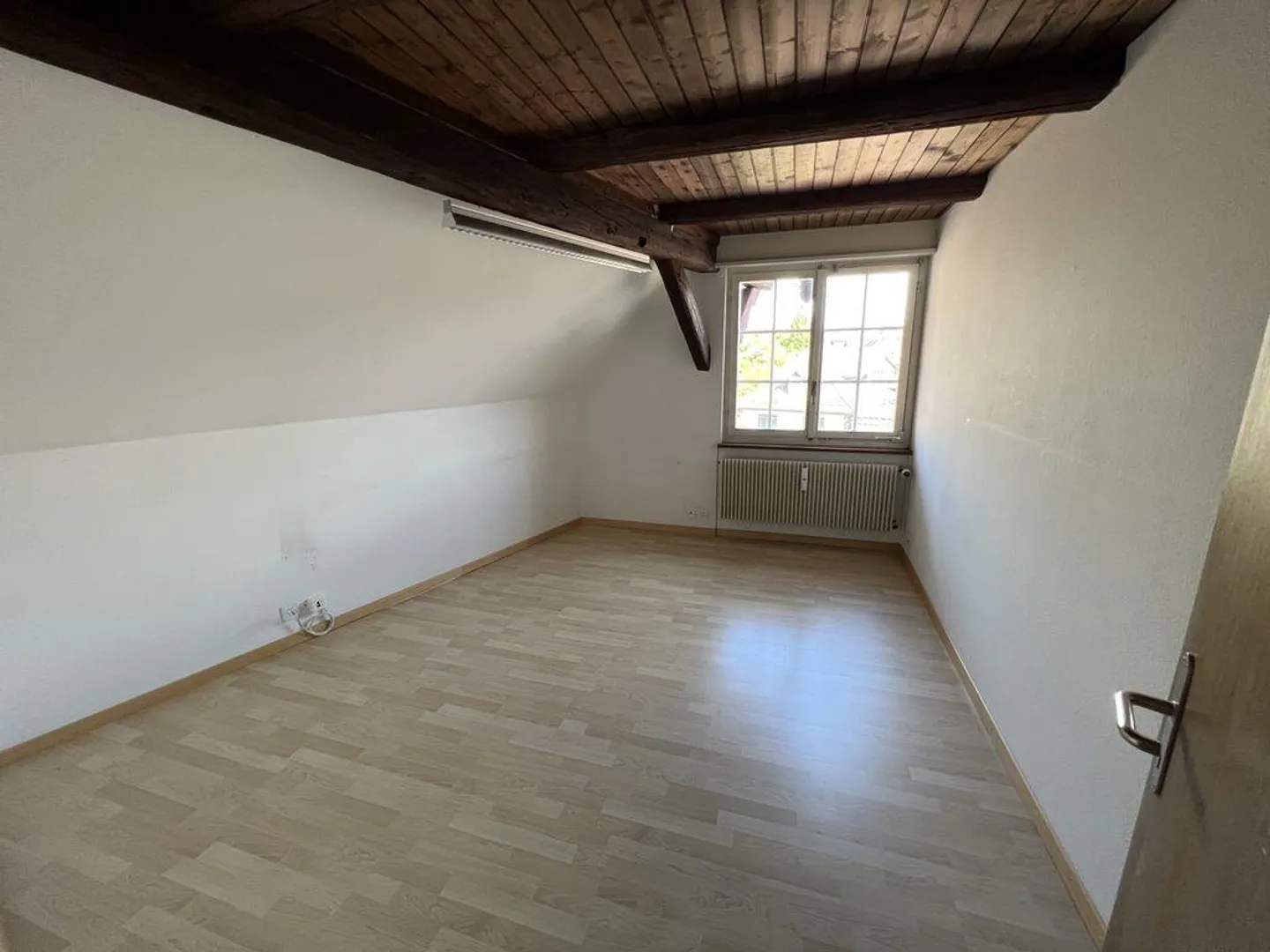 Attractive Maisonette Apartment! - Photo 4 of 11