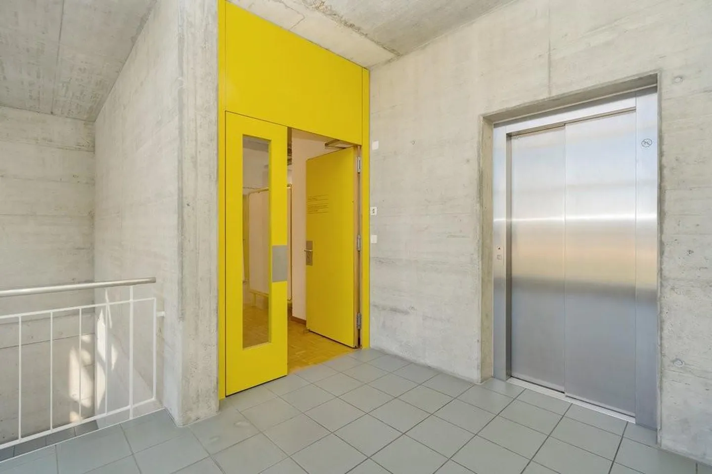 Modern commercial space with excellent transport connections in Schönbühl - Photo 4 of 7