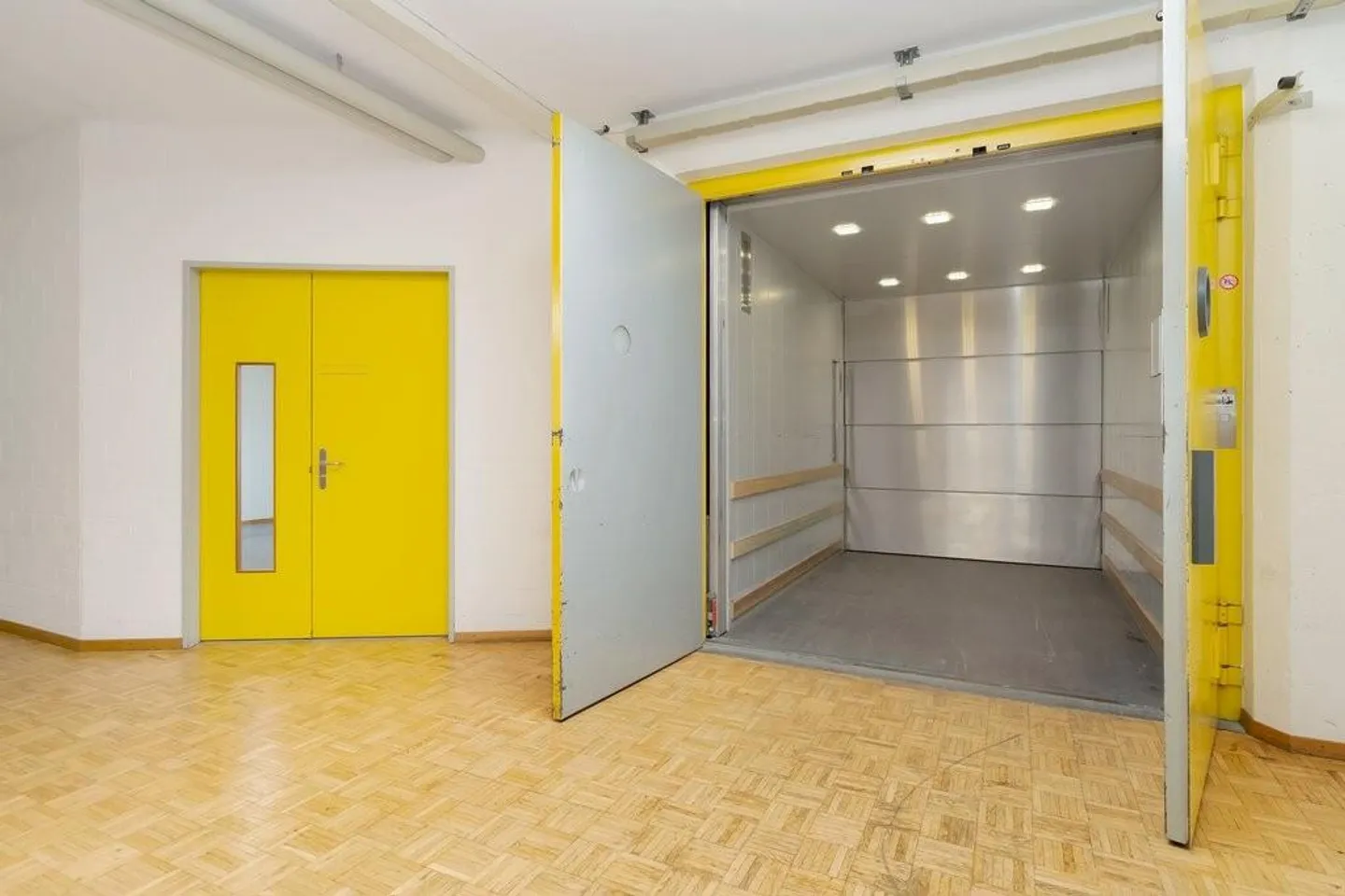 Modern commercial space with excellent transport connections in Schönbühl - Photo 5 of 7