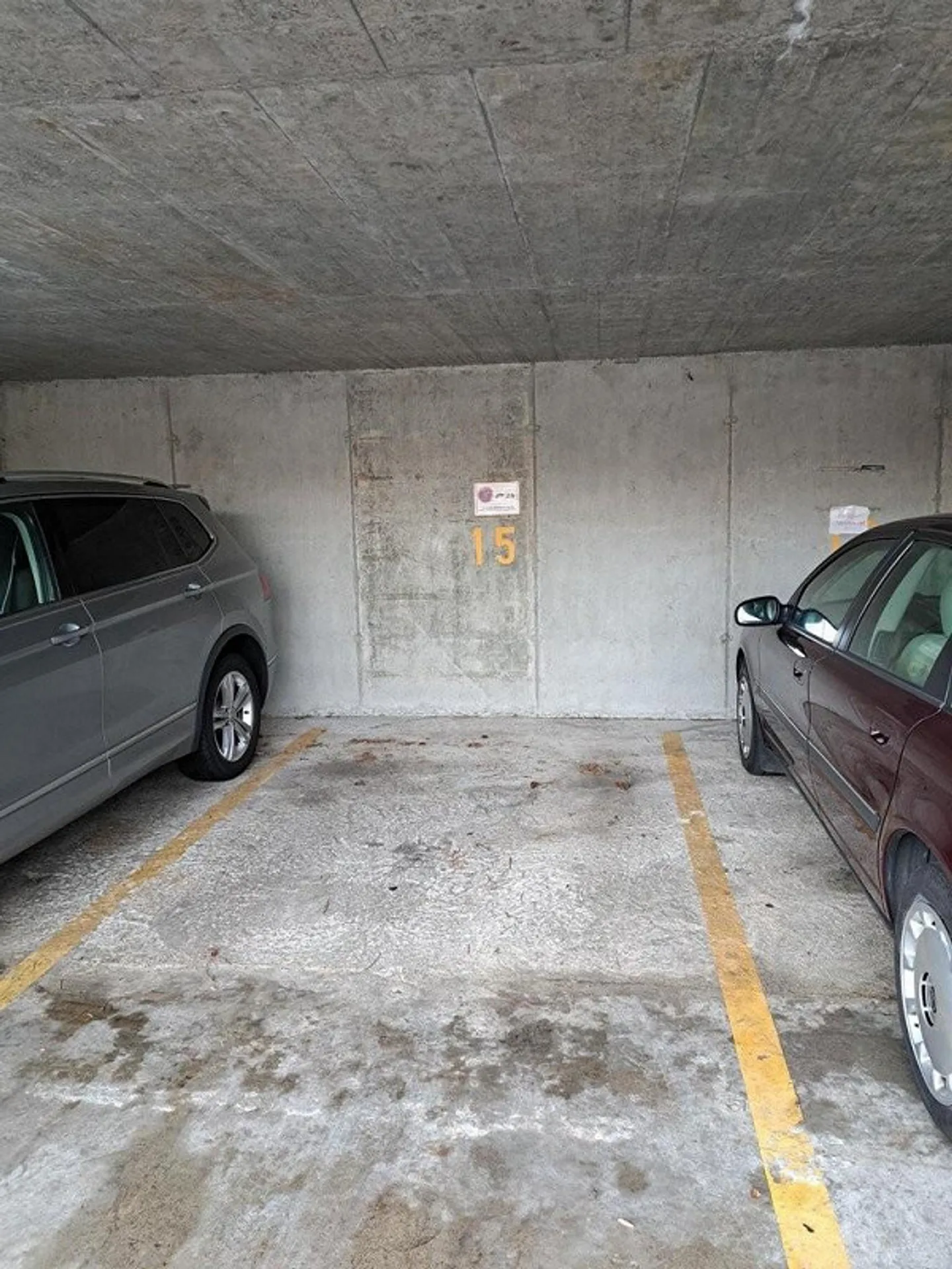 Place de parking couverte - Photo 2 sur 2