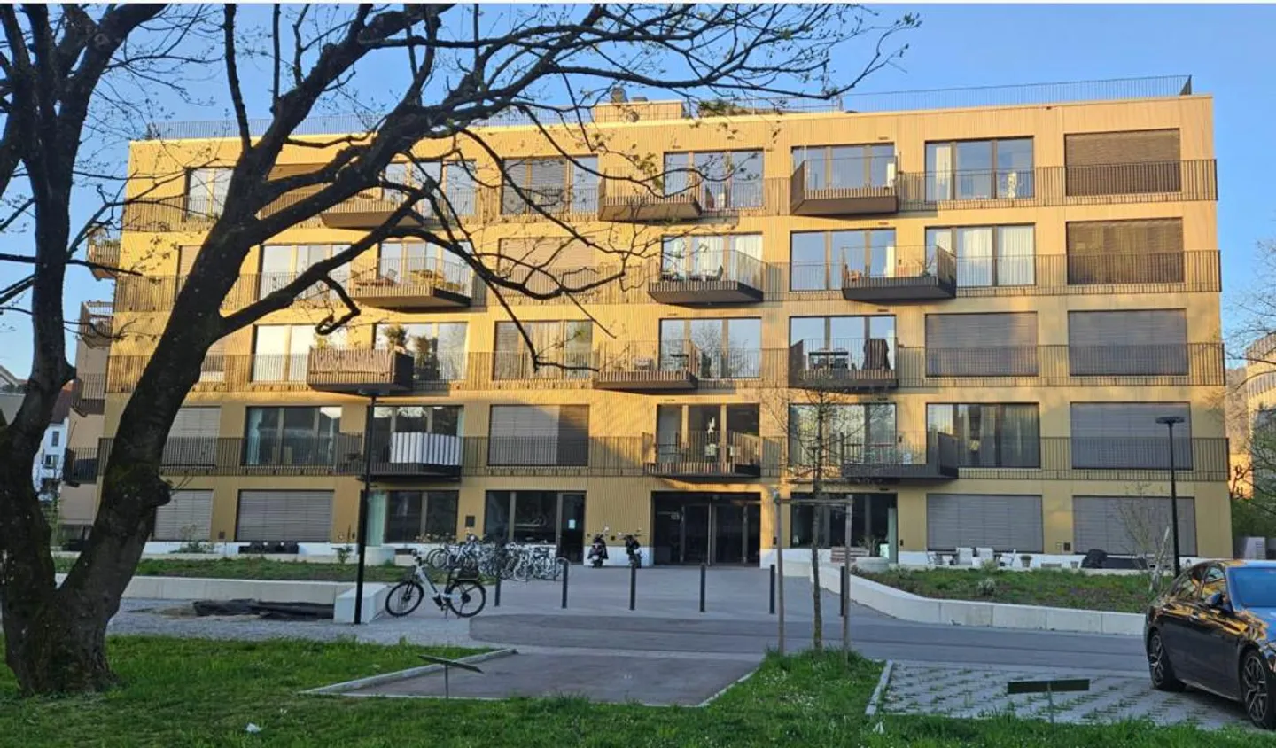 Entrepôts dans le quartier de Tiergarten (56m2, 185m2 ou 205m2) - Photo 1 sur 3