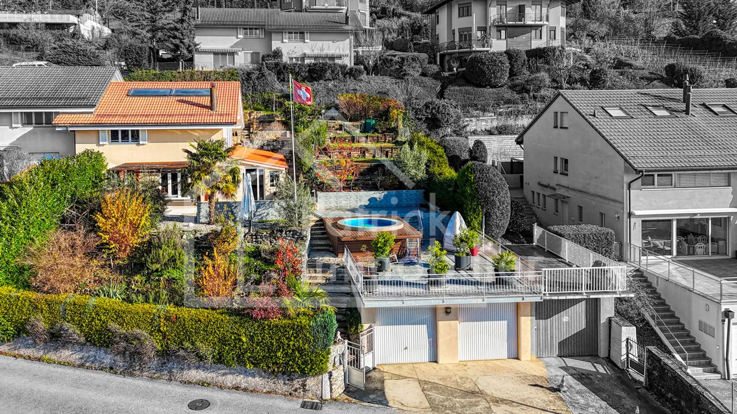 Terraced house 5.5 rooms, lake view, outdoor kitchen and 2 garages! - Photo 3 of 13