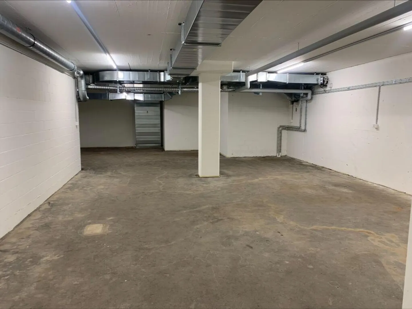 Entrepôts dans le quartier de Tiergarten (56m2, 185m2 ou 205m2) - Photo 3 sur 3