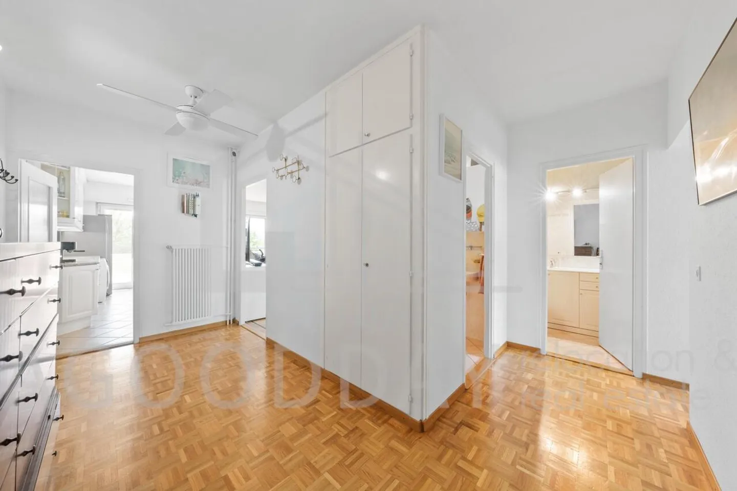 Versoix - Schönes Helles 5-Zimmer-Wohnung im 2. Stock - Foto 4 von 9