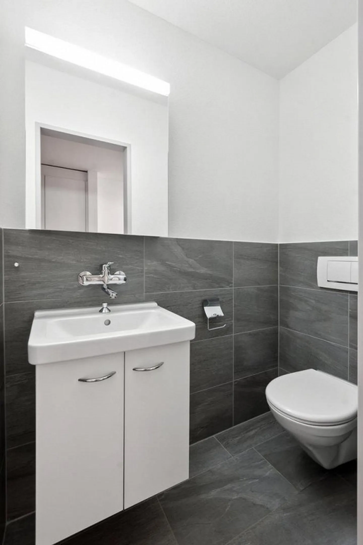 Cozy attic apartment awaits you! - Photo 6 of 12