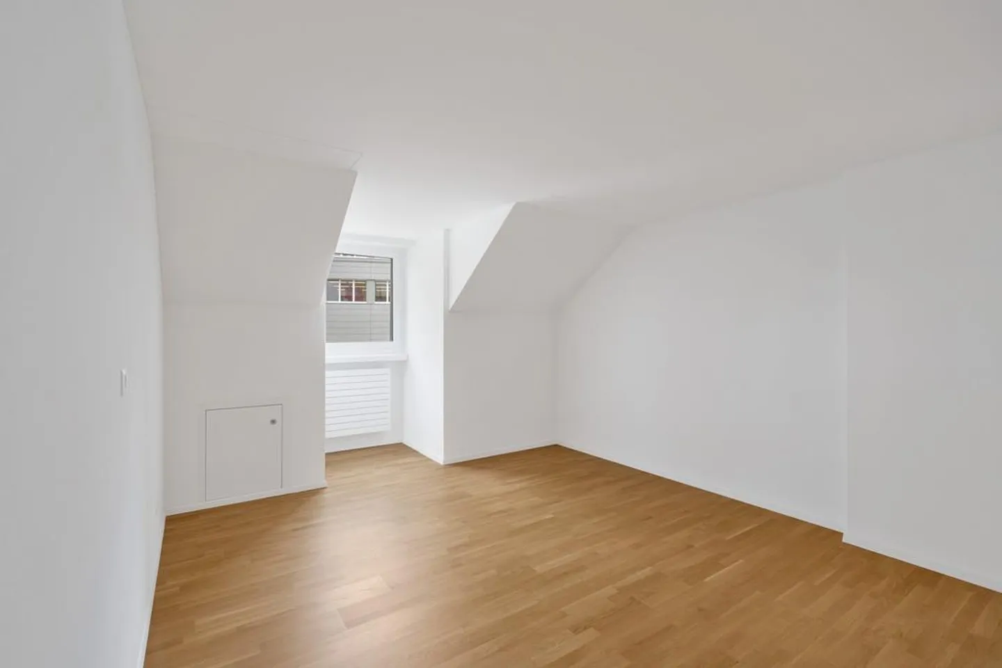 Cozy attic apartment awaits you! - Photo 7 of 12