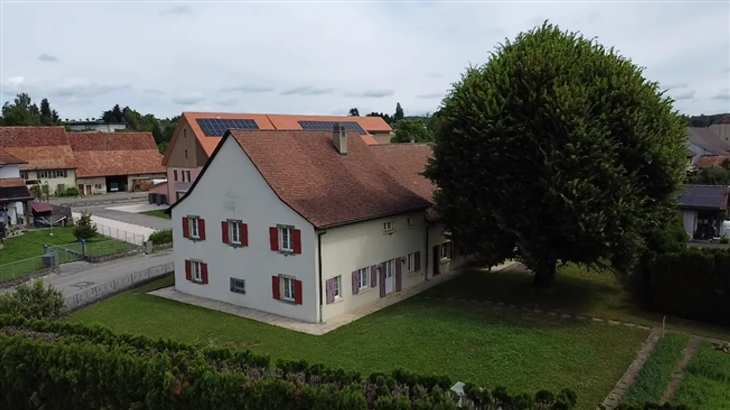 Character house with convertible barn - Photo 1 of 14