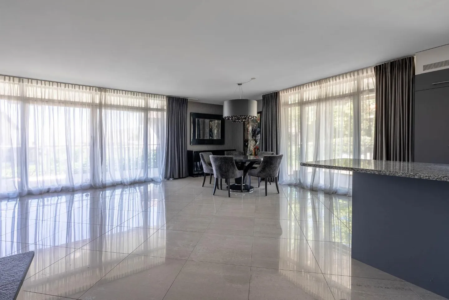 Magnificent 4.5-room apartment in Mont-sur-Rolle - Photo 2 of 19