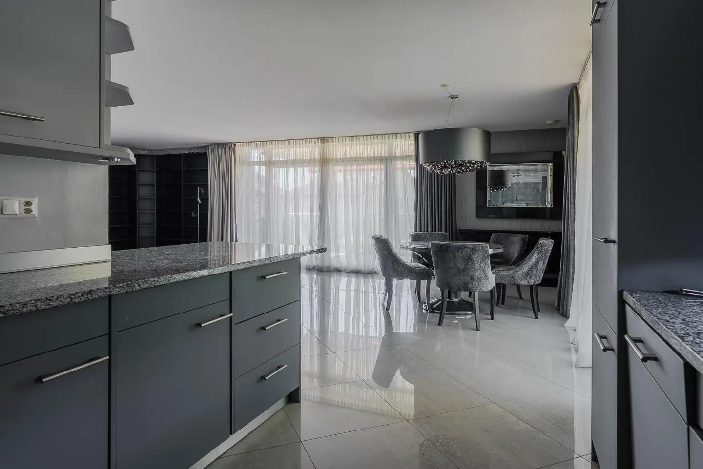 Magnificent 4.5-room apartment in Mont-sur-Rolle - Photo 3 of 19