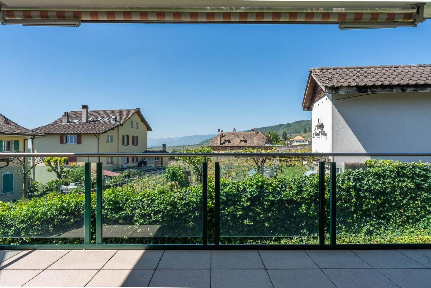 Magnificent 4.5-room apartment in Mont-sur-Rolle - Photo 4 of 19