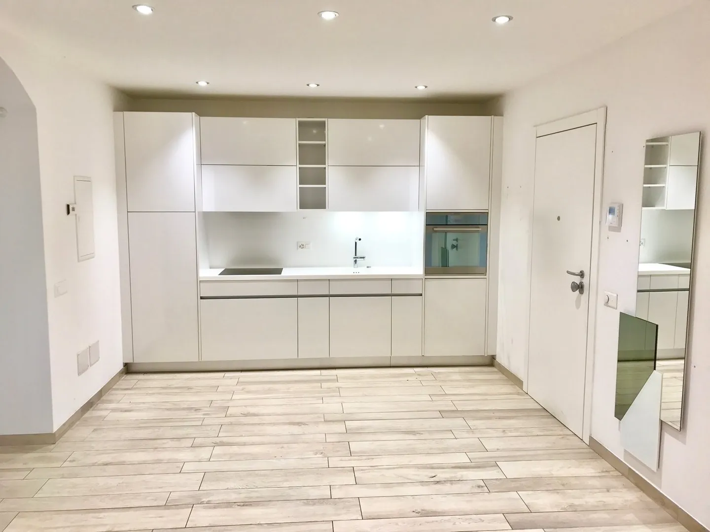 Appartamento moderno con giardino recintato - Foto 4 di 17