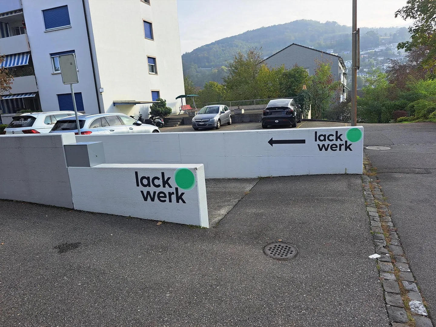 Commercial premises with spray booth in Füllinsdorf for rent - Photo 1 of 18