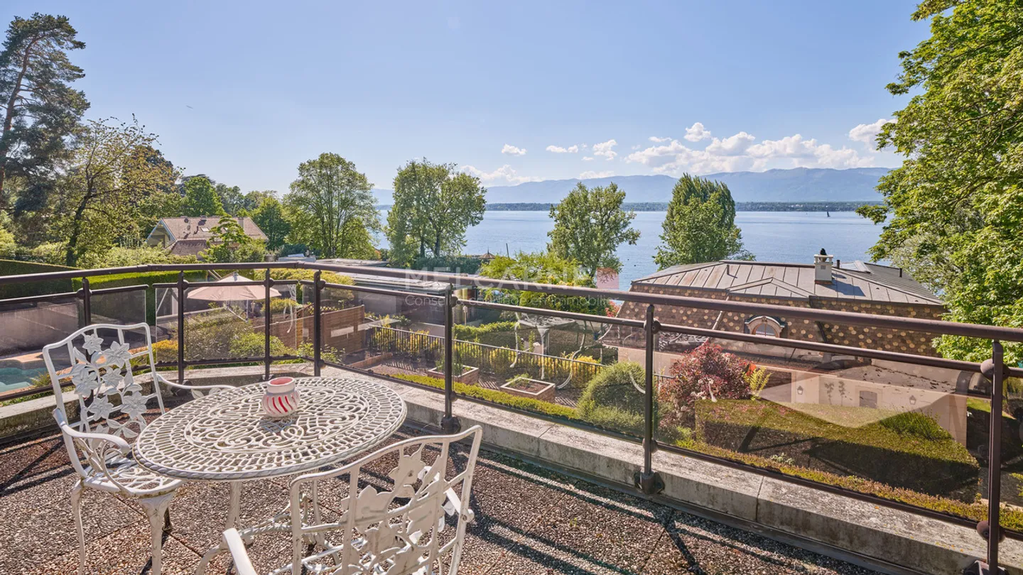 Villa indipendente con accesso privato al lago - Foto 2 di 10