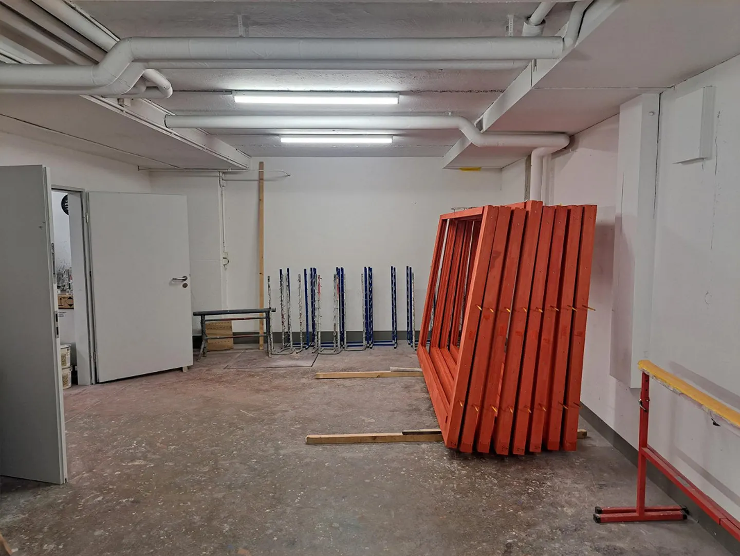Commercial premises with spray booth in Füllinsdorf for rent - Photo 5 of 18