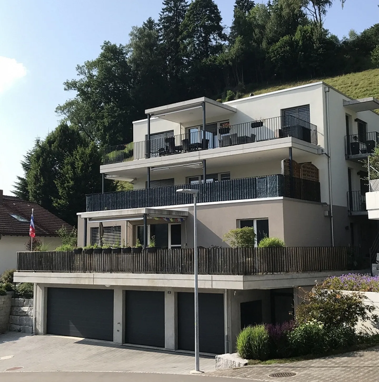 Dreamlike 4.5-room penthouse apartment with double garage and 2 terraces - Photo 1 of 19