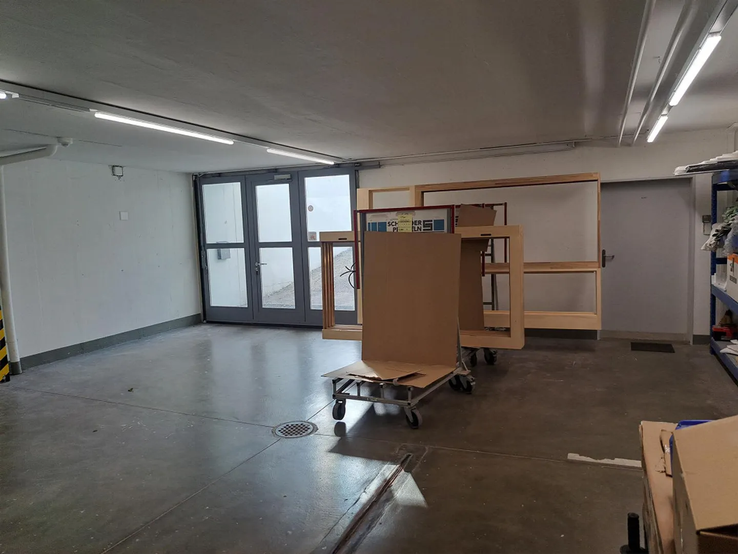 Commercial premises with spray booth in Füllinsdorf for rent - Photo 8 of 18