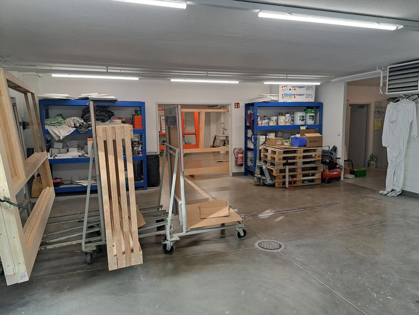 Commercial premises with spray booth in Füllinsdorf for rent - Photo 15 of 18