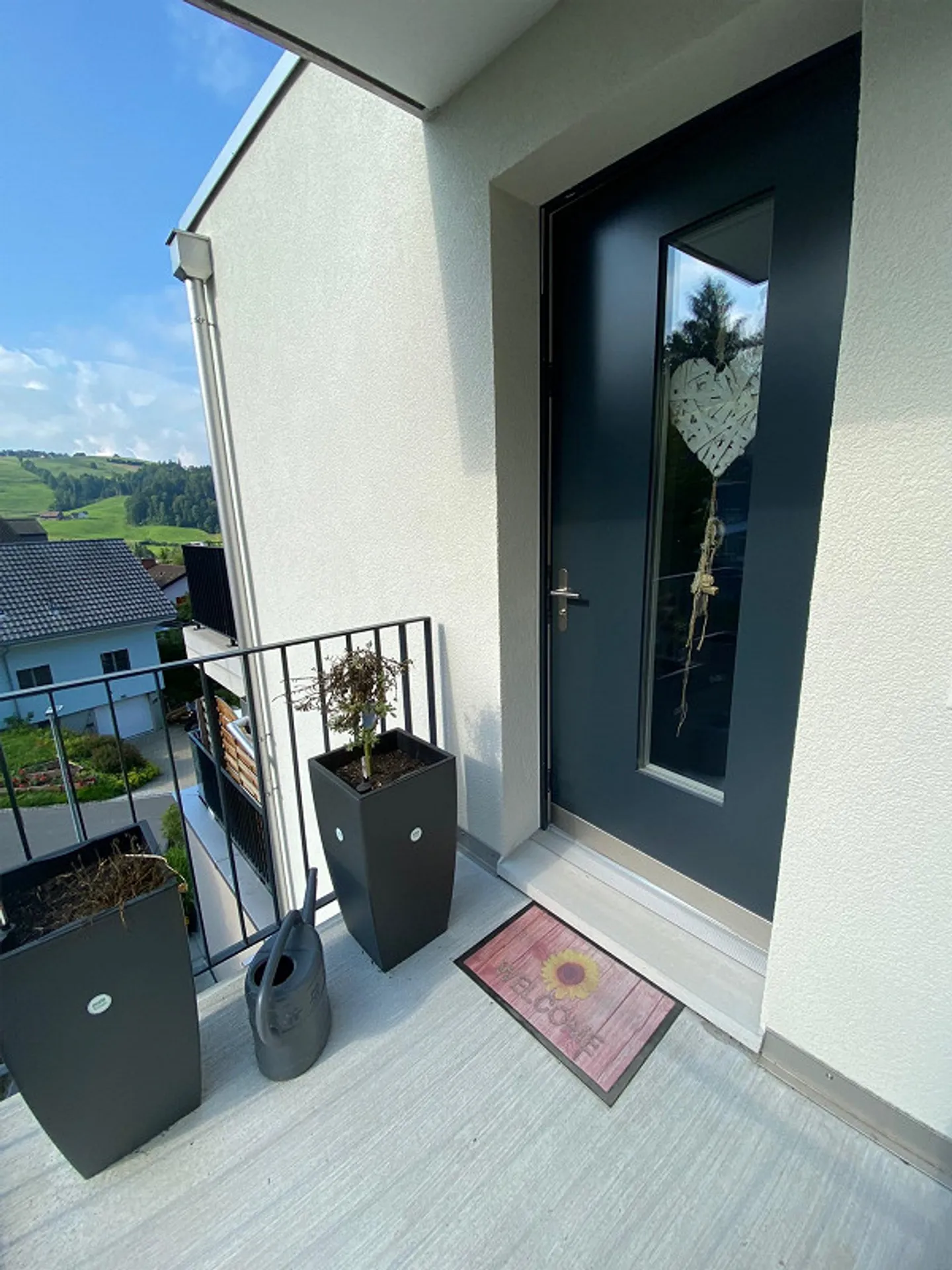 Dreamlike 4.5-room penthouse apartment with double garage and 2 terraces - Photo 4 of 19