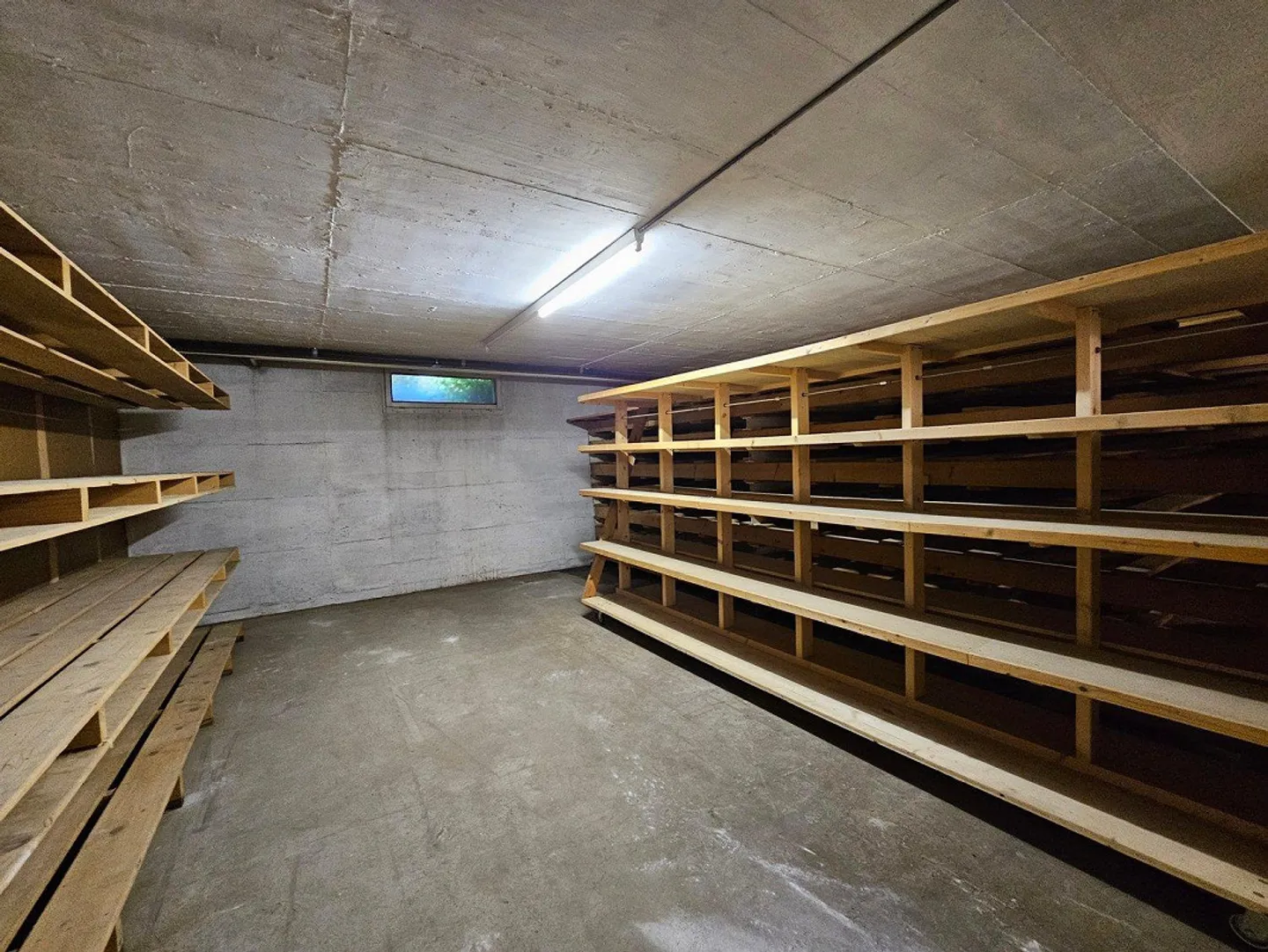 Workshop/Warehouse in the Center of Rorschach - Photo 3 of 5