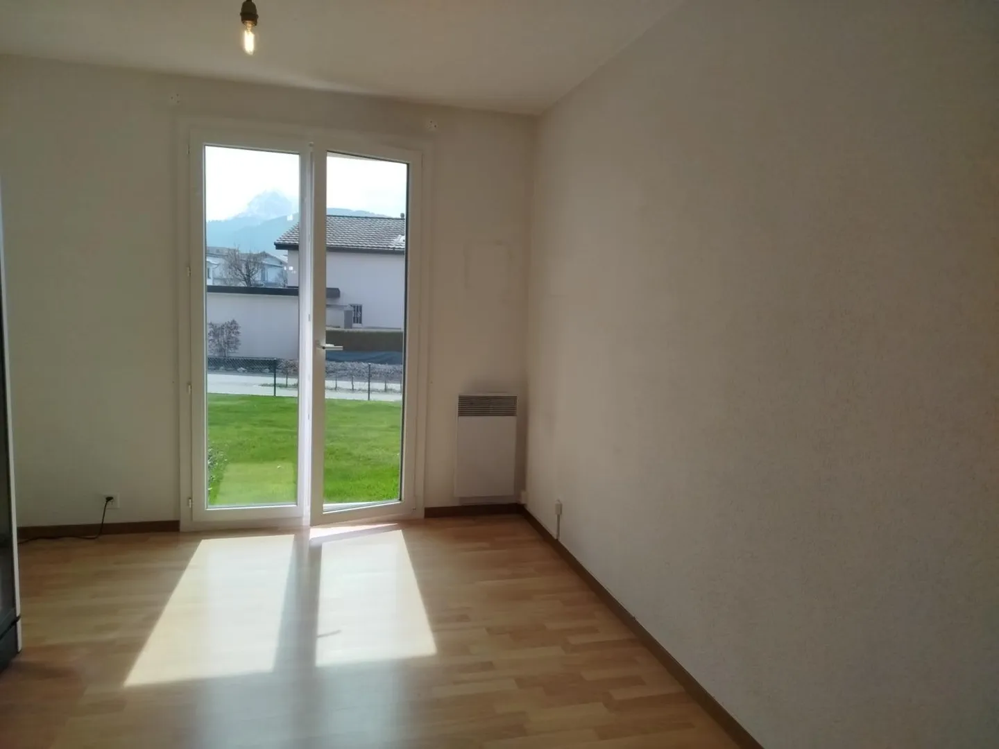 Incantevole Casa Familiare con Giardino - Foto 4 di 9