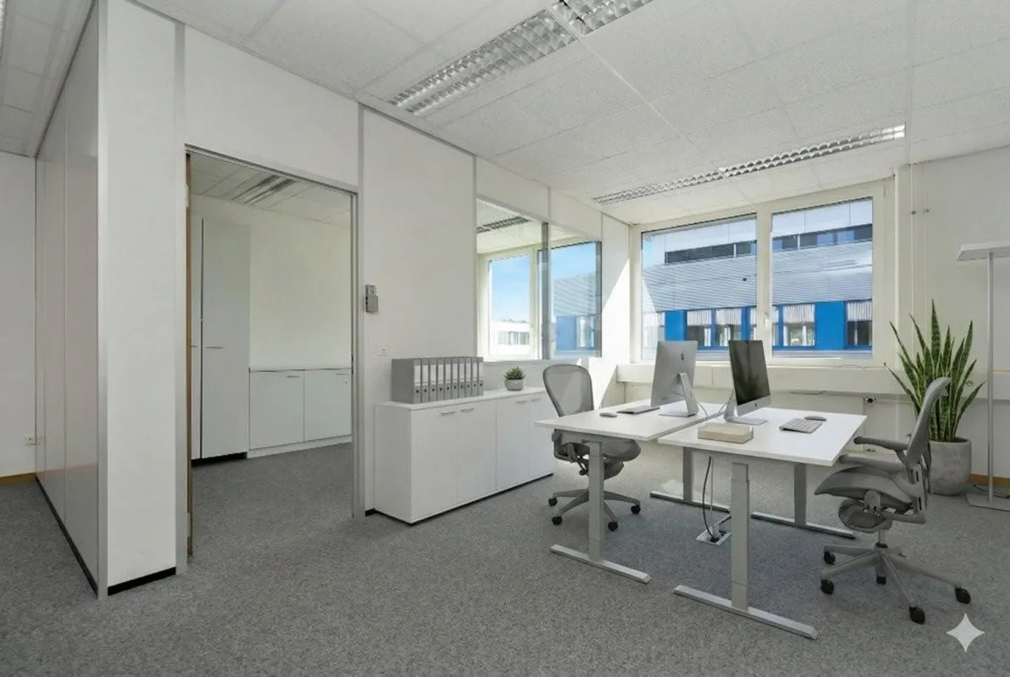 Spazio commerciale luminoso e flessibile con ottimi collegamenti di trasporto a Schönbühl - Foto 1 di 9