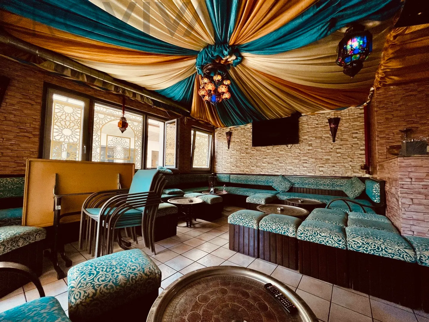 Unico caffè-ristorante della città con un'area fumatori conforme! - Foto 1 di 5