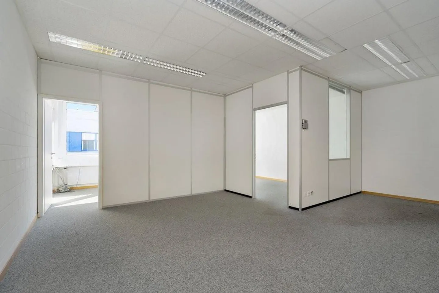 Spazio commerciale luminoso e flessibile con ottimi collegamenti di trasporto a Schönbühl - Foto 3 di 9