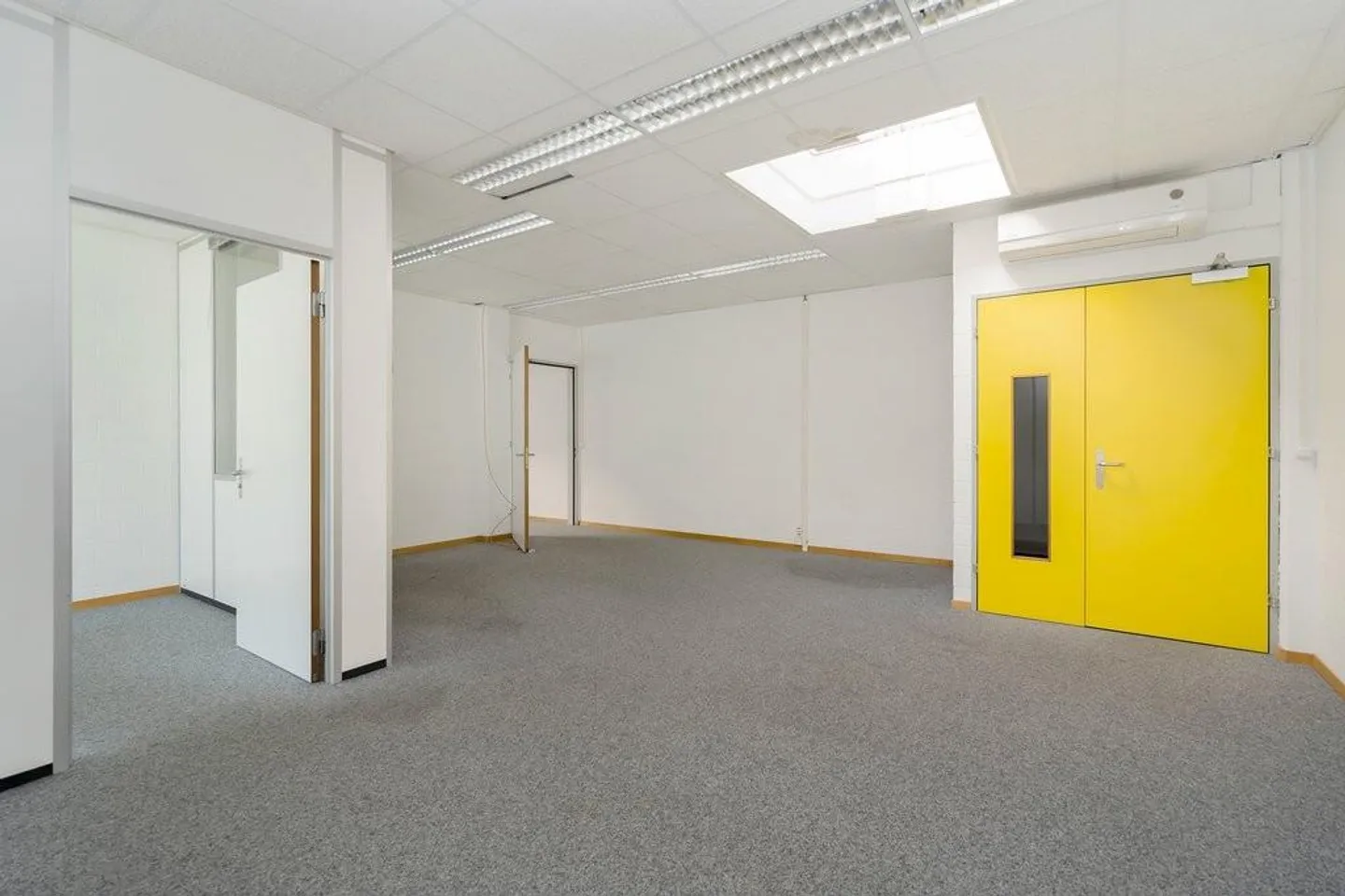 Spazio commerciale luminoso e flessibile con ottimi collegamenti di trasporto a Schönbühl - Foto 4 di 9