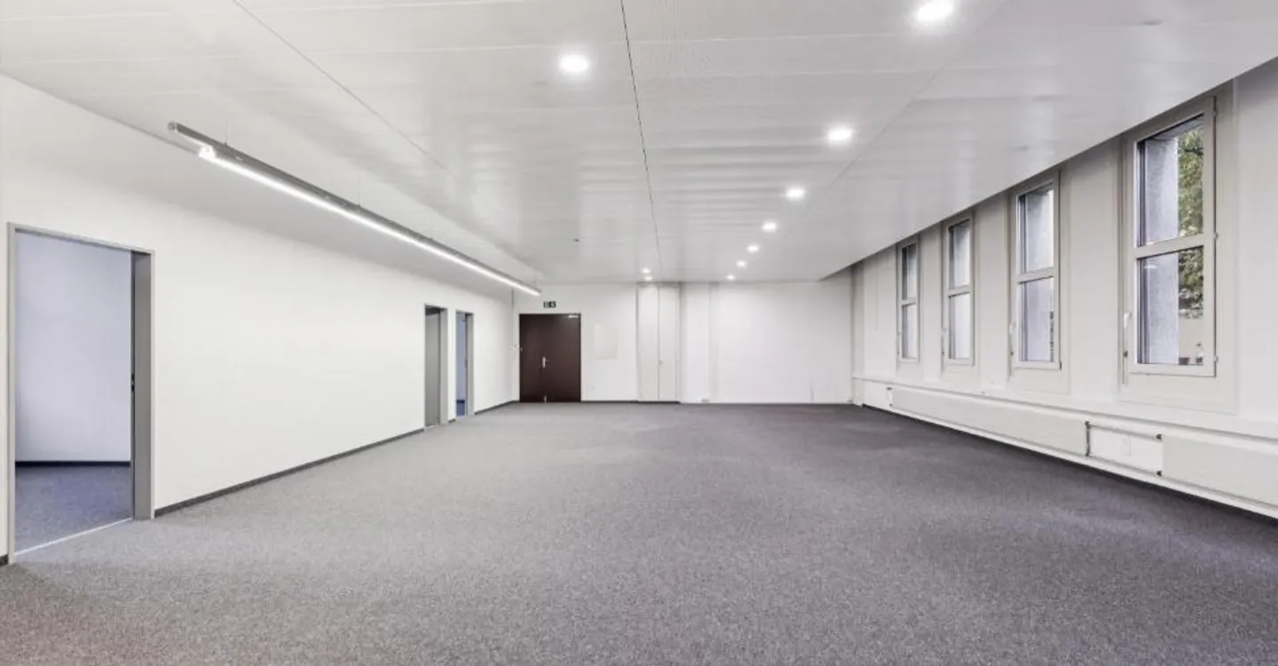 Versatile Commercial Space in Prime Location in Flawil - Photo 5 of 8