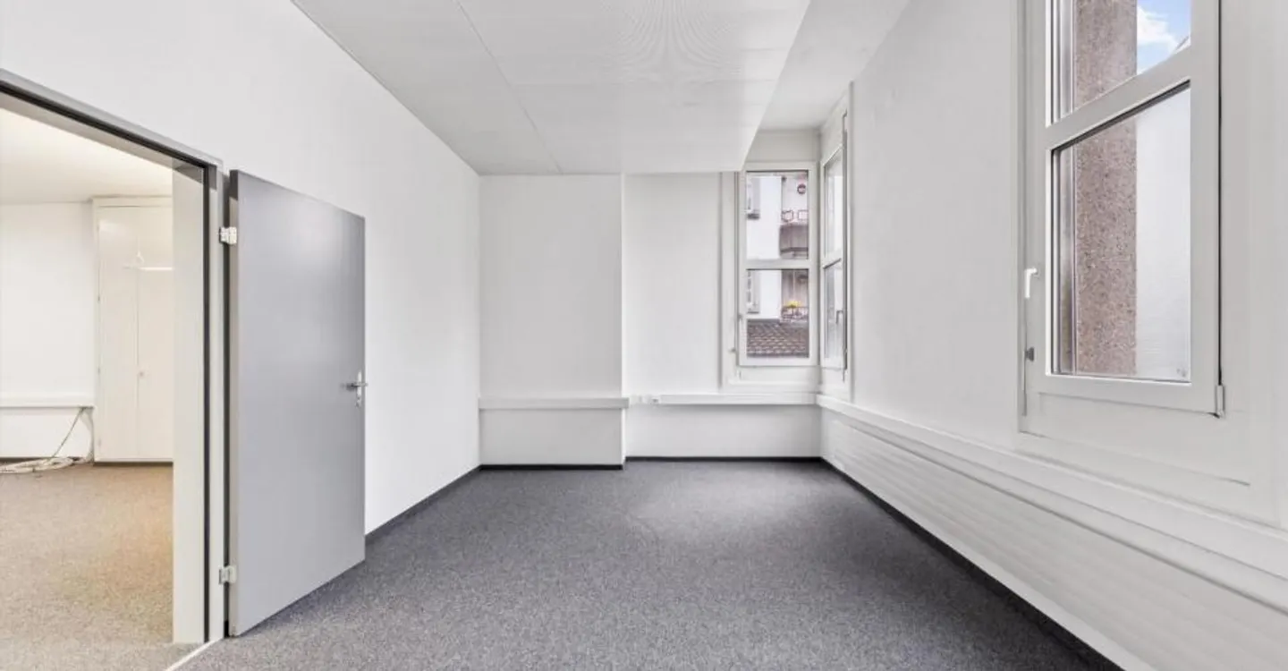 Versatile Commercial Space in Prime Location in Flawil - Photo 7 of 8