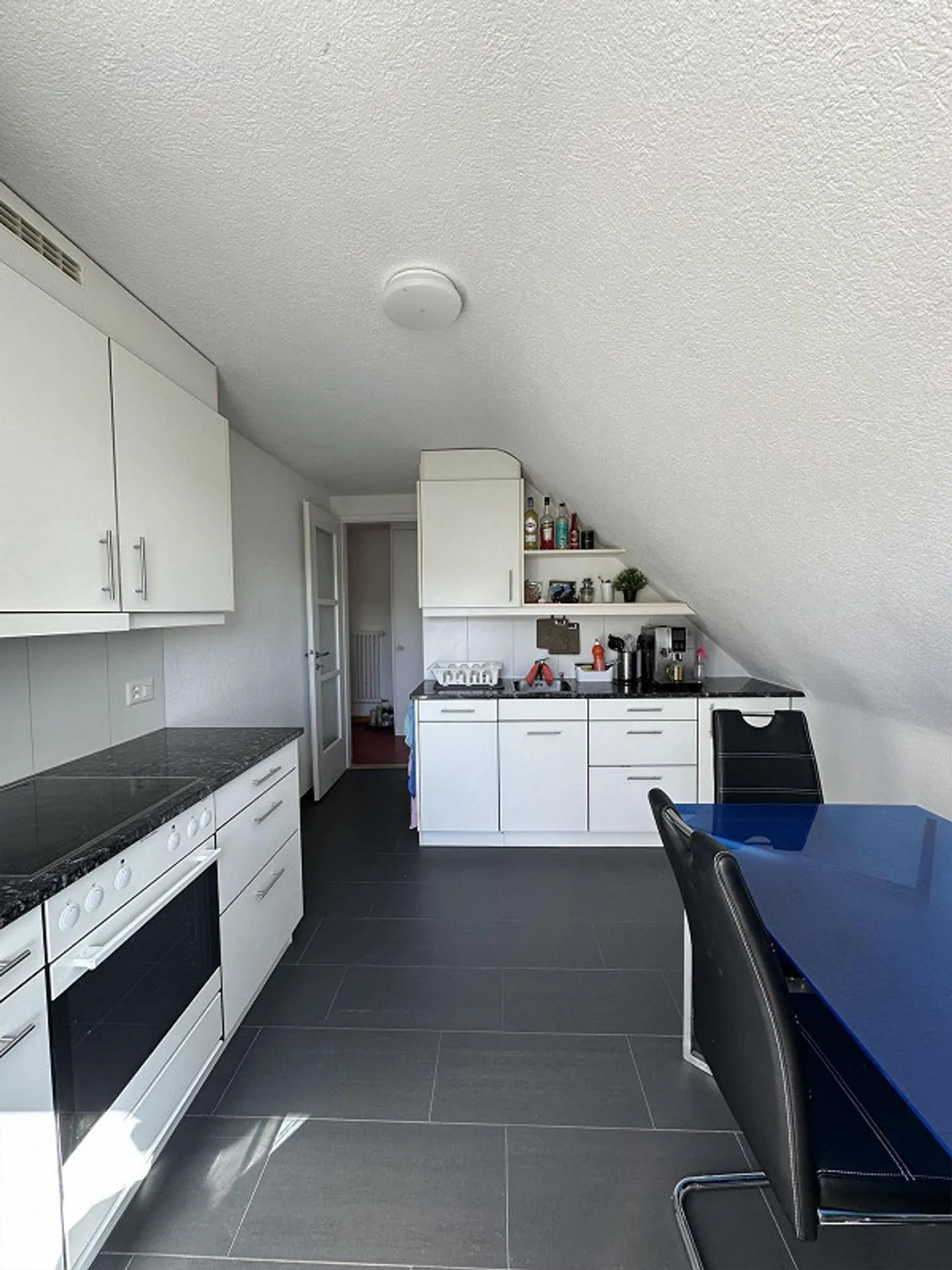 Appartamento mansardato accogliente nel popolare quartiere di Weissenbühl - Foto 1 di 9