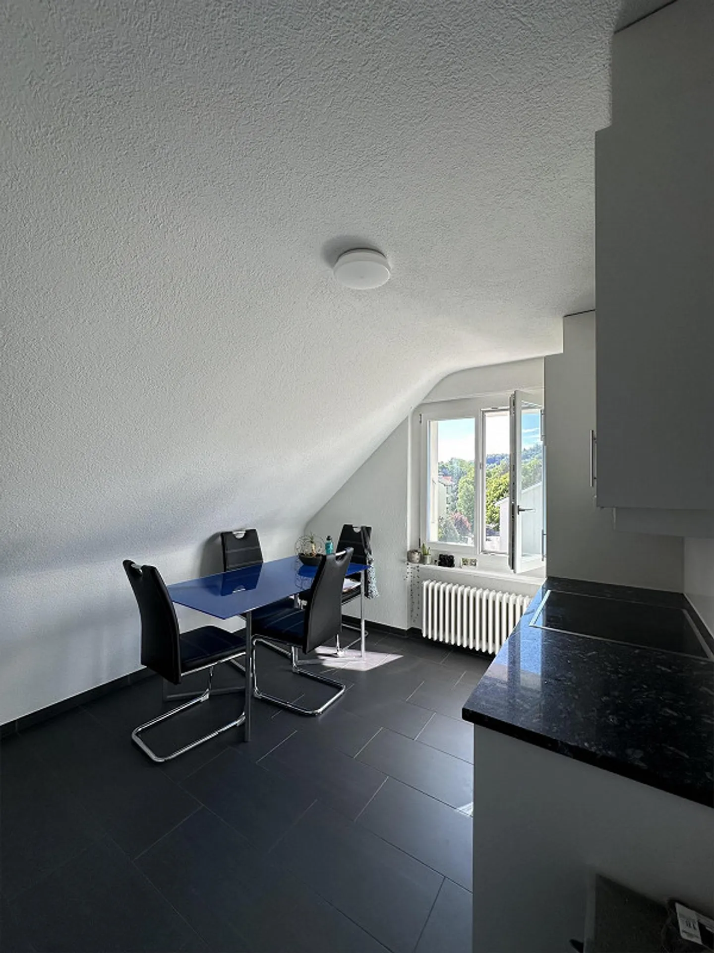 Appartamento mansardato accogliente nel popolare quartiere di Weissenbühl - Foto 2 di 9