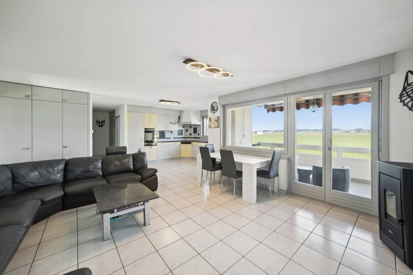 Real estate ensemble two apartments sold as a block - Photo 9 of 13