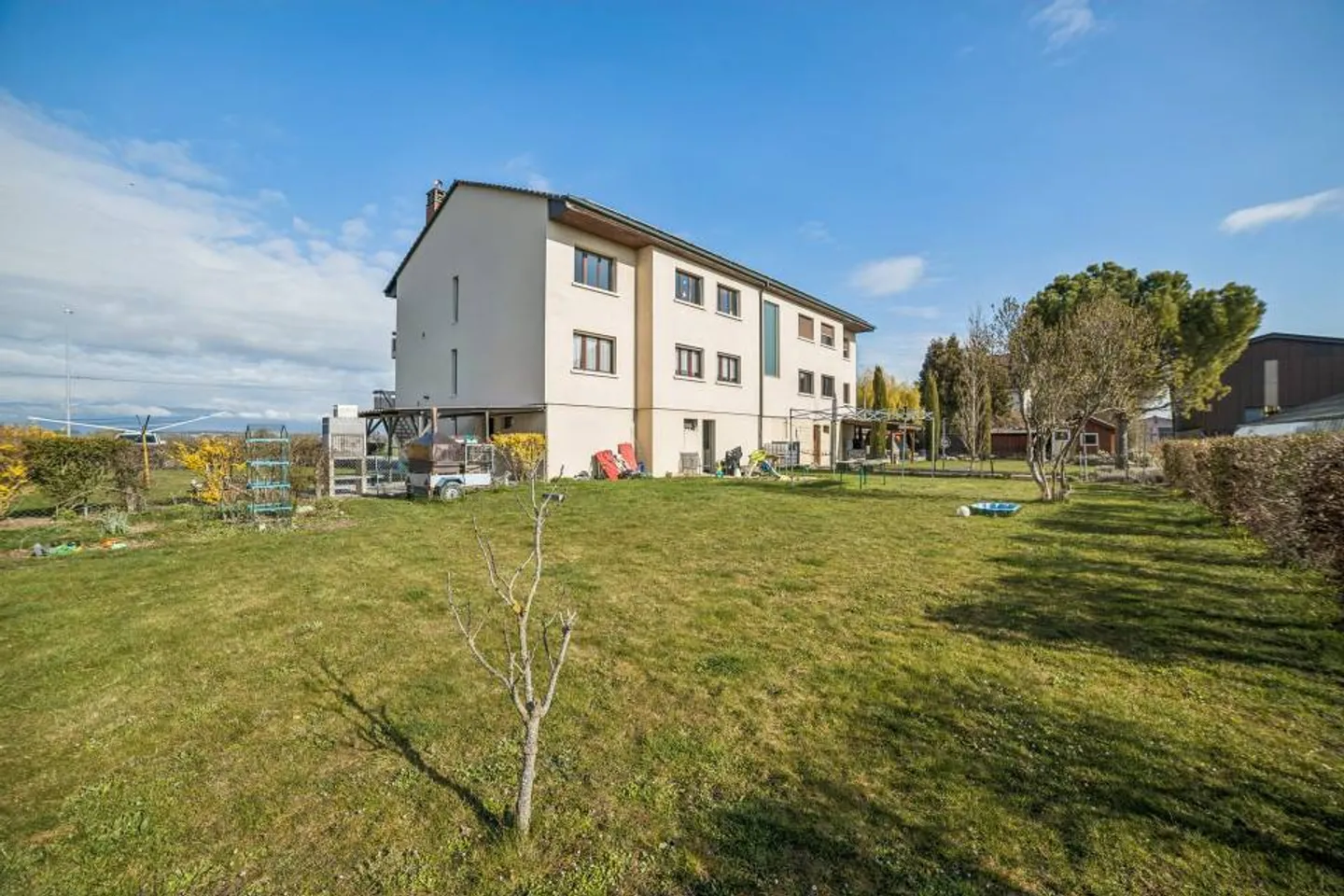 Real estate ensemble two apartments sold as a block - Photo 1 of 13