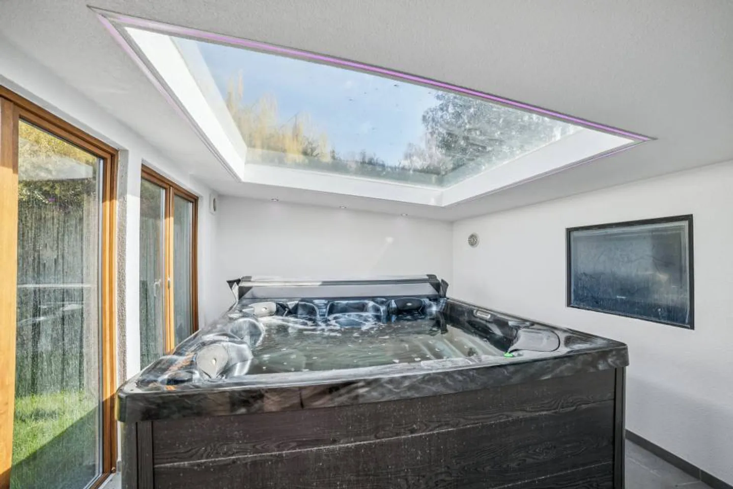 Real estate ensemble two apartments sold as a block - Photo 2 of 13