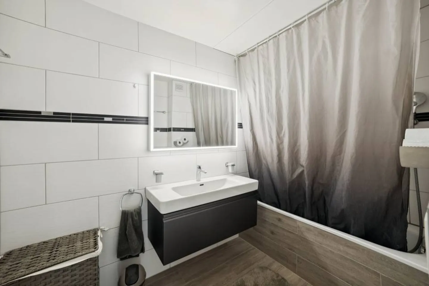 Real estate ensemble two apartments sold as a block - Photo 11 of 13