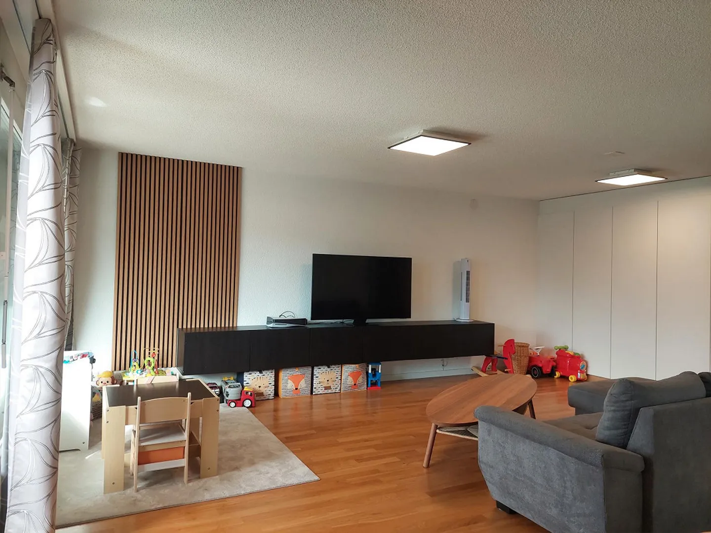 Central 3.5 Room Apartment Near Highway Access - Photo 2 of 9