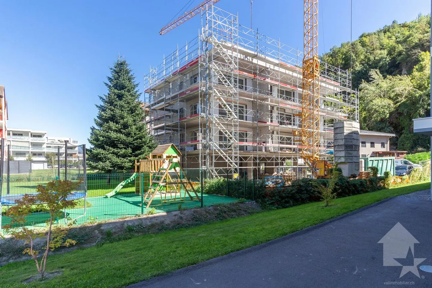 Appartement MINERGIE 3,5 Zimmer mit großem Balkon von 27 m2 - Foto 1 von 19
