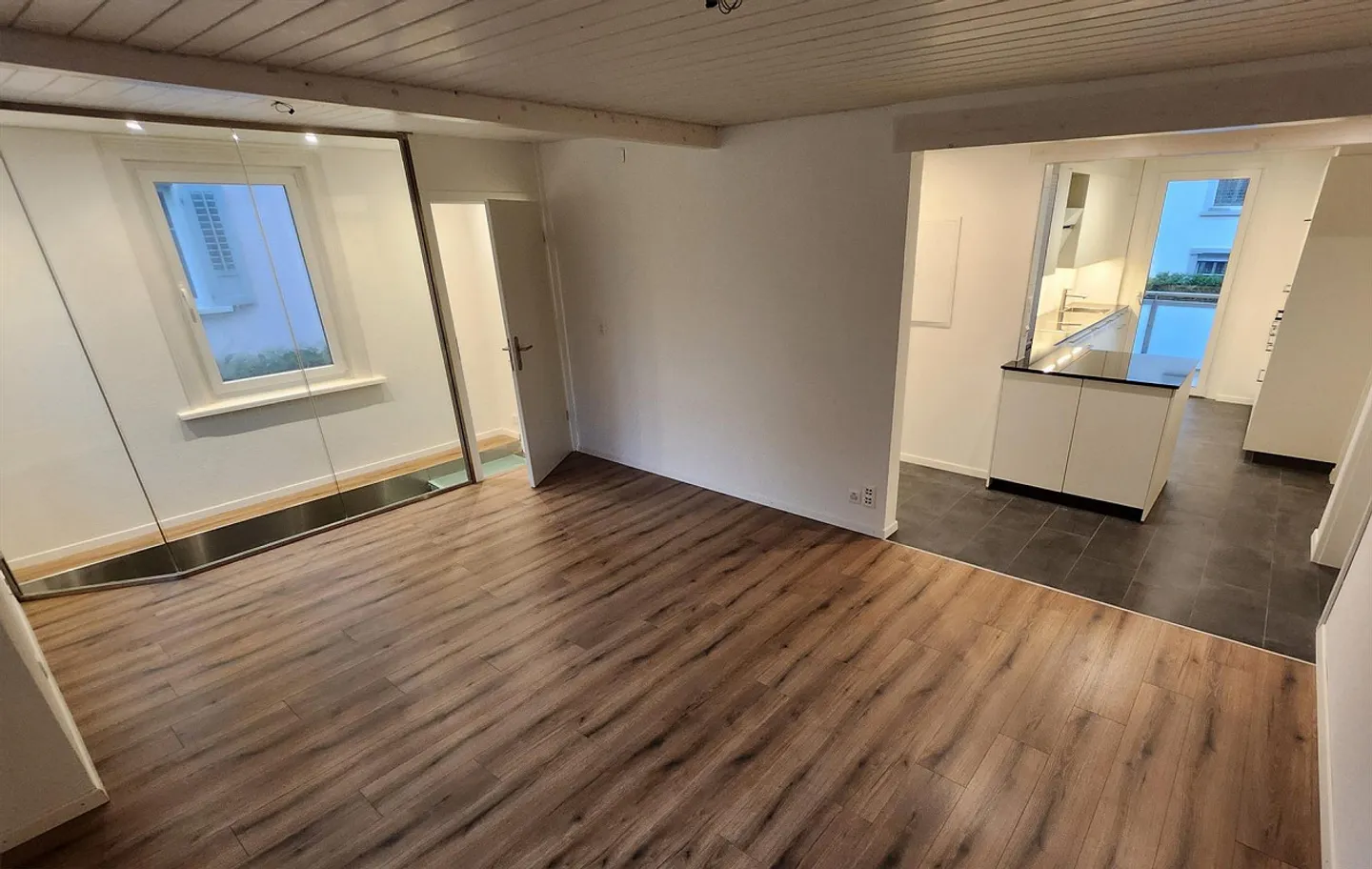 Appartement familial/jardin calme de 4 1/2 pièces (balcon, coin salon, pelouse) - Photo 1 sur 13