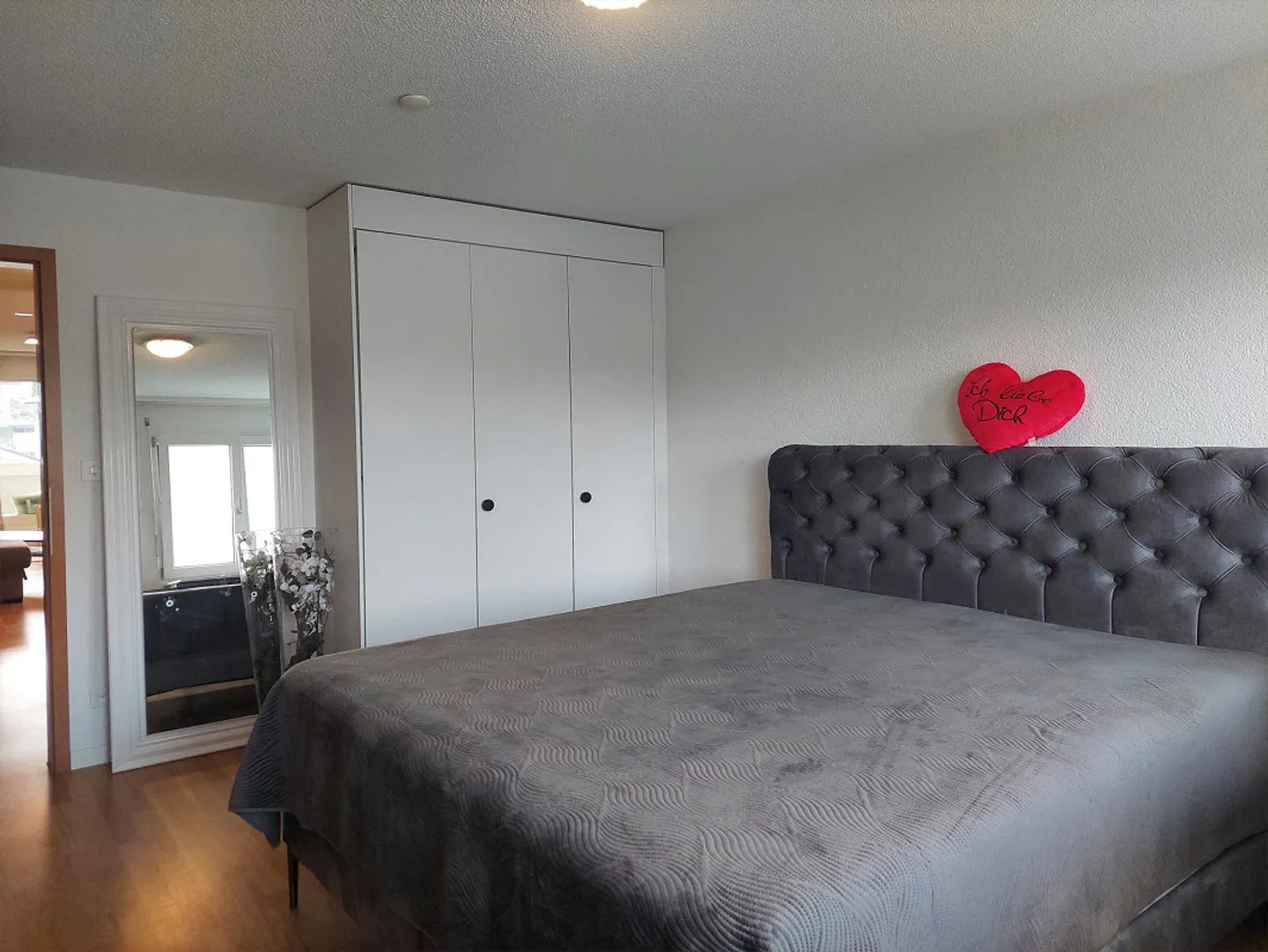 Central 3.5 Room Apartment Near Highway Access - Photo 7 of 9